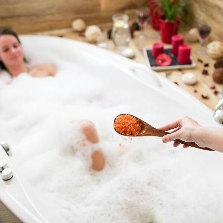 Wine Wellness Hotel Amande Густопече Экстерьер фото