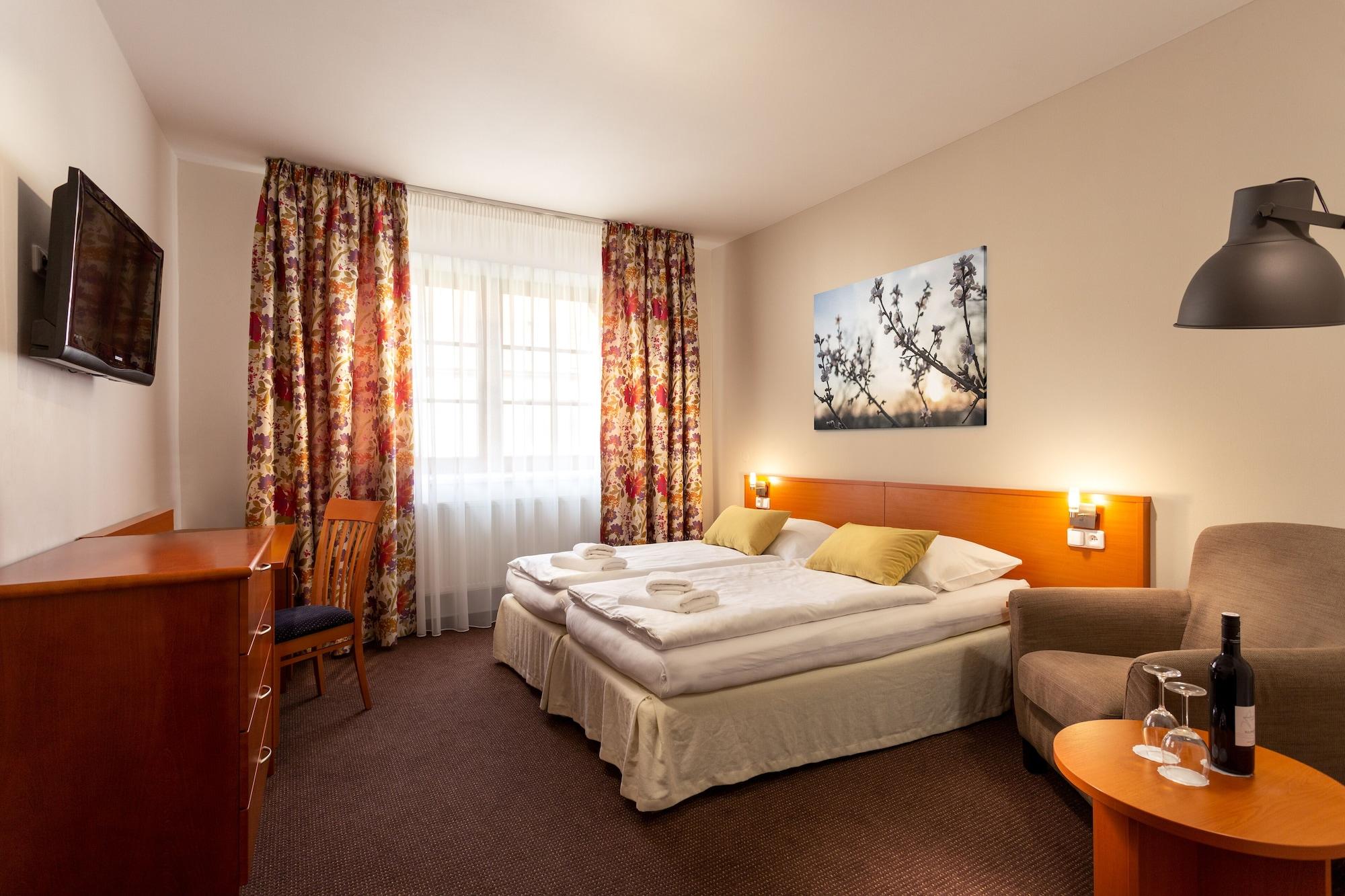 Wine Wellness Hotel Amande Густопече Экстерьер фото