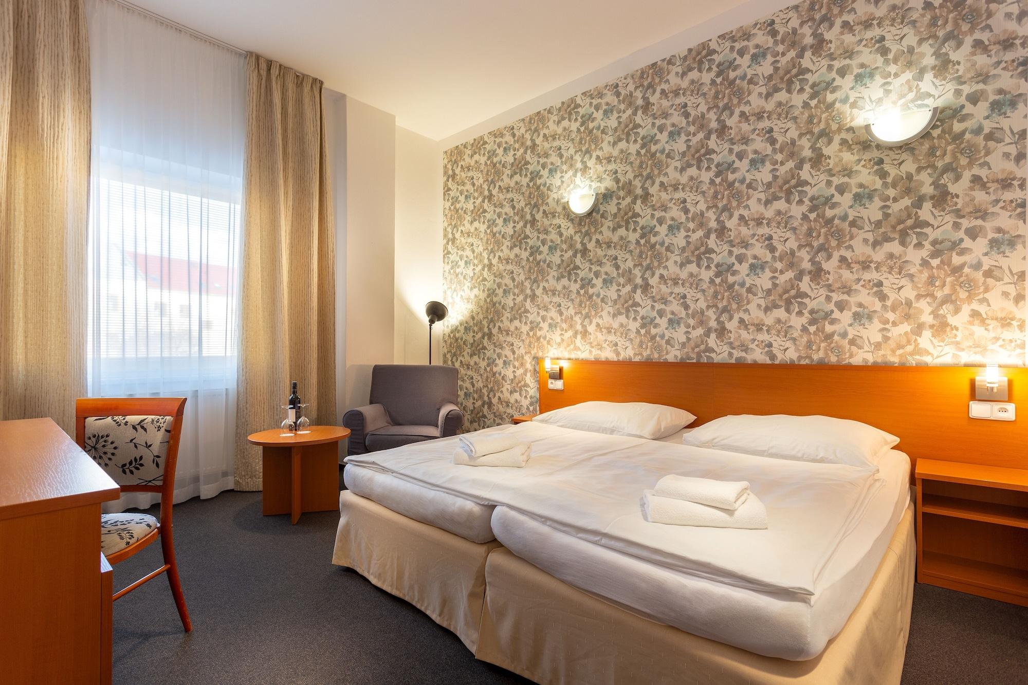 Wine Wellness Hotel Amande Густопече Экстерьер фото