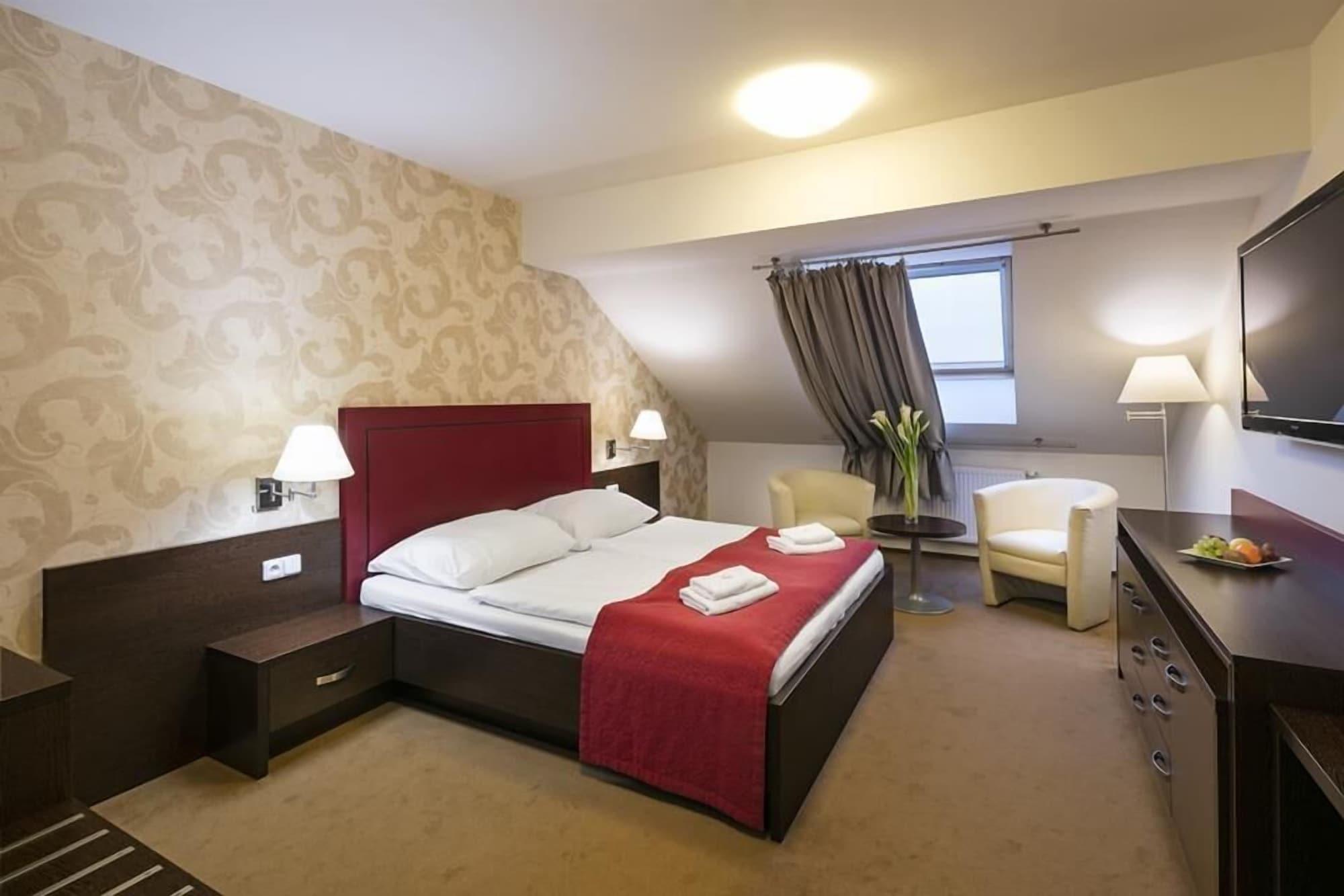 Wine Wellness Hotel Amande Густопече Экстерьер фото