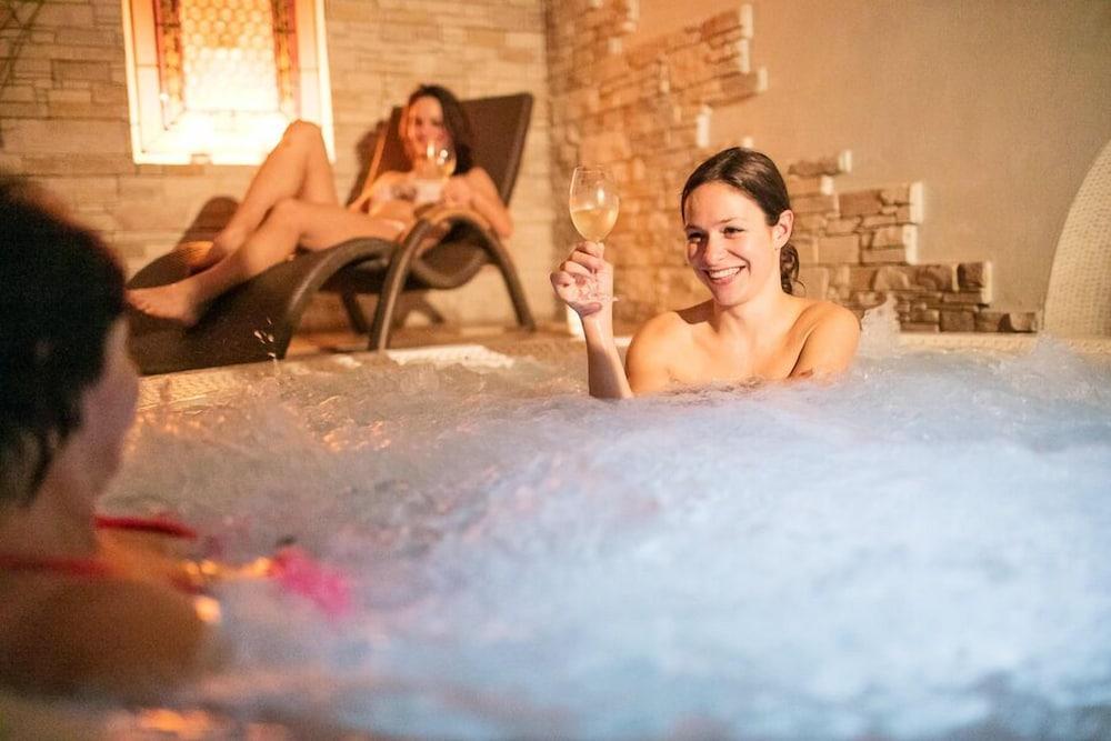 Wine Wellness Hotel Amande Густопече Экстерьер фото