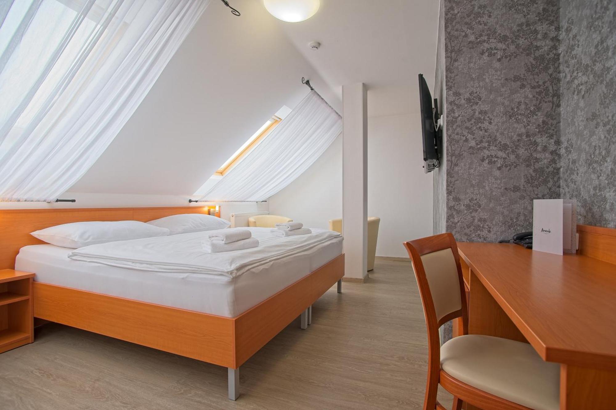 Wine Wellness Hotel Amande Густопече Экстерьер фото