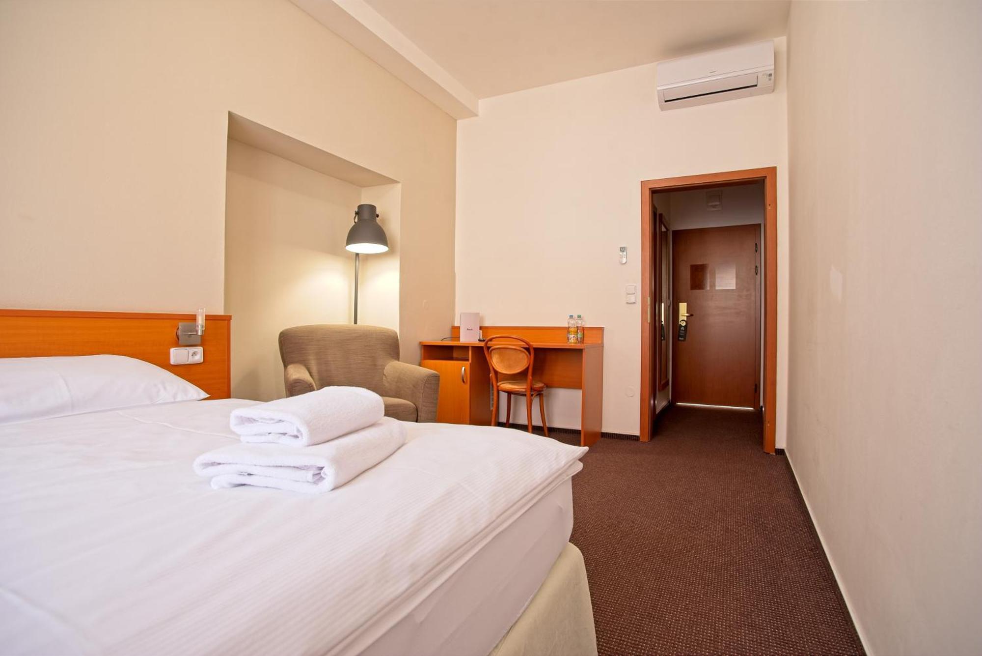 Wine Wellness Hotel Amande Густопече Экстерьер фото